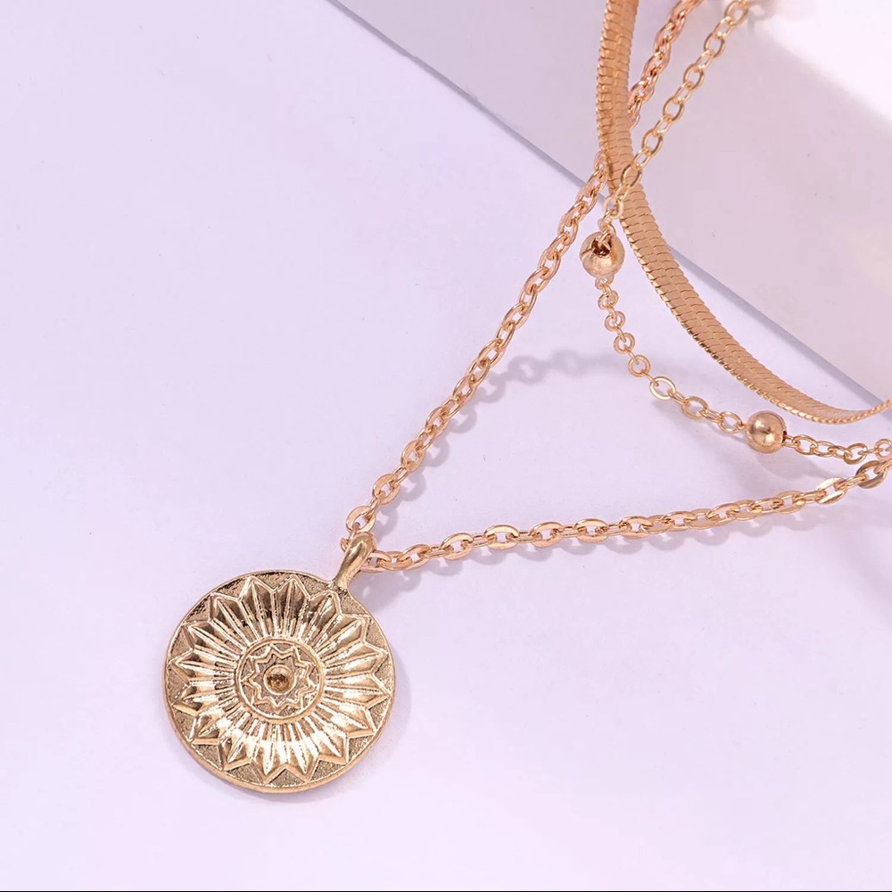 🎉 New Golden Layered Chain & Coin Necklace - Picture 4 of 8